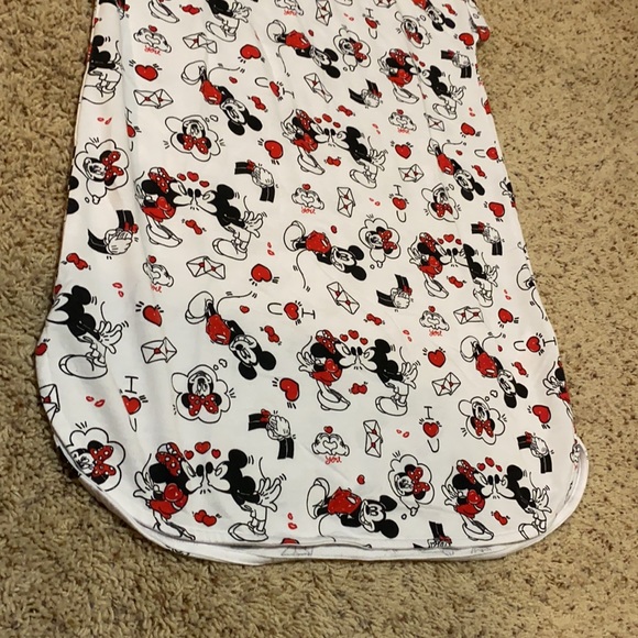 BNWOT Disney Mickey & Minnie Mouse Love ❤️ super soft sleep shirt size XS/S - Picture 4 of 4